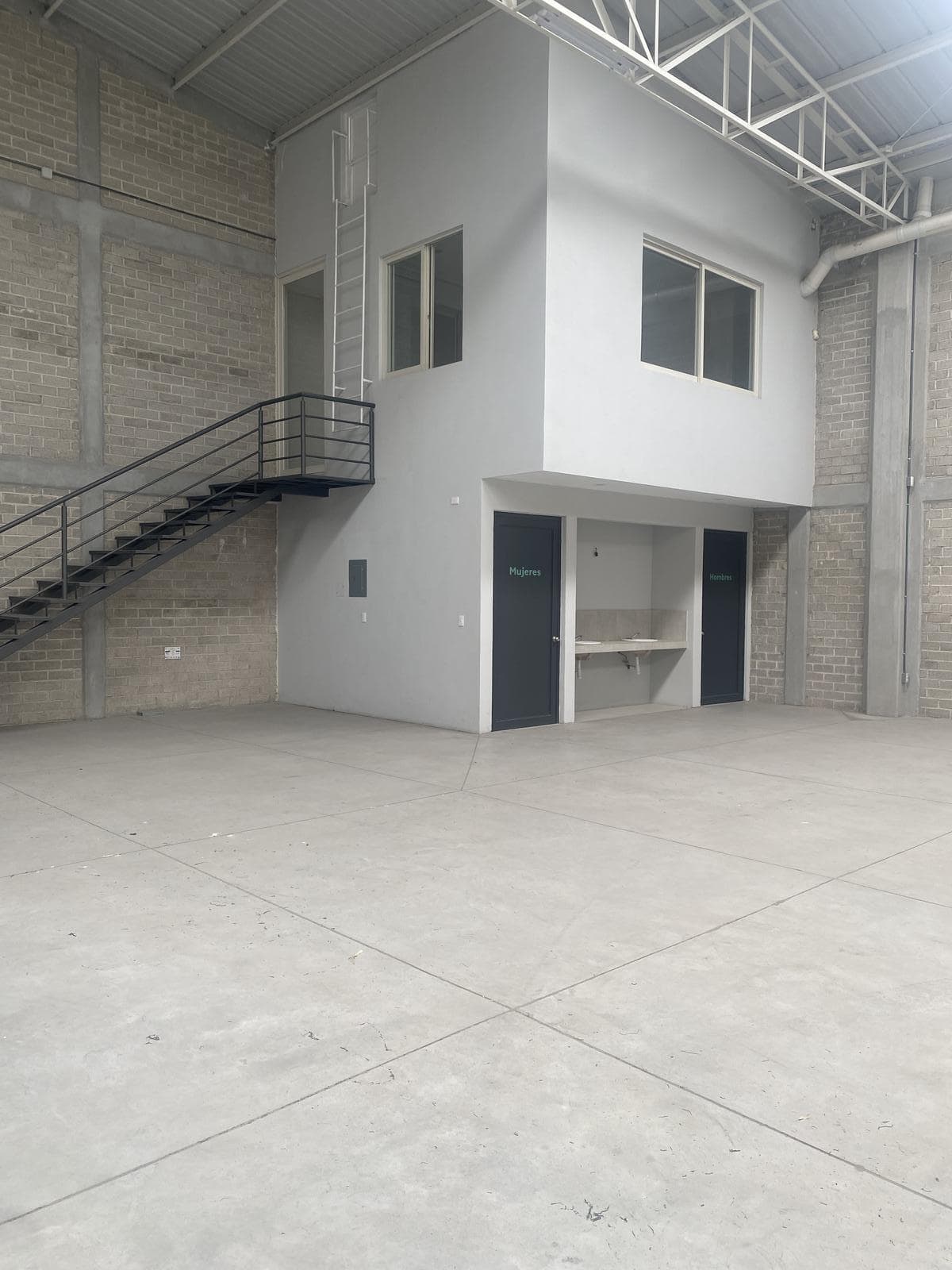 Warehouse for rent on San Juan Bosco Boulevard