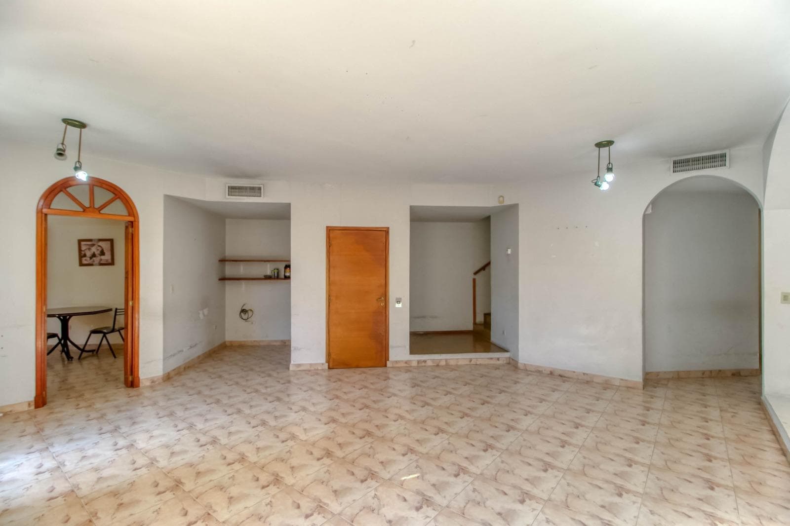 House for sale at 25 and 495 Gonnet. It has 3 bedrooms and an office, a yard, and a pool.