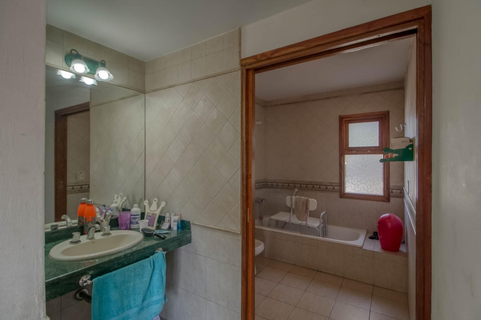 House for sale at 25 and 495 Gonnet. It has 3 bedrooms and an office, a yard, and a pool.