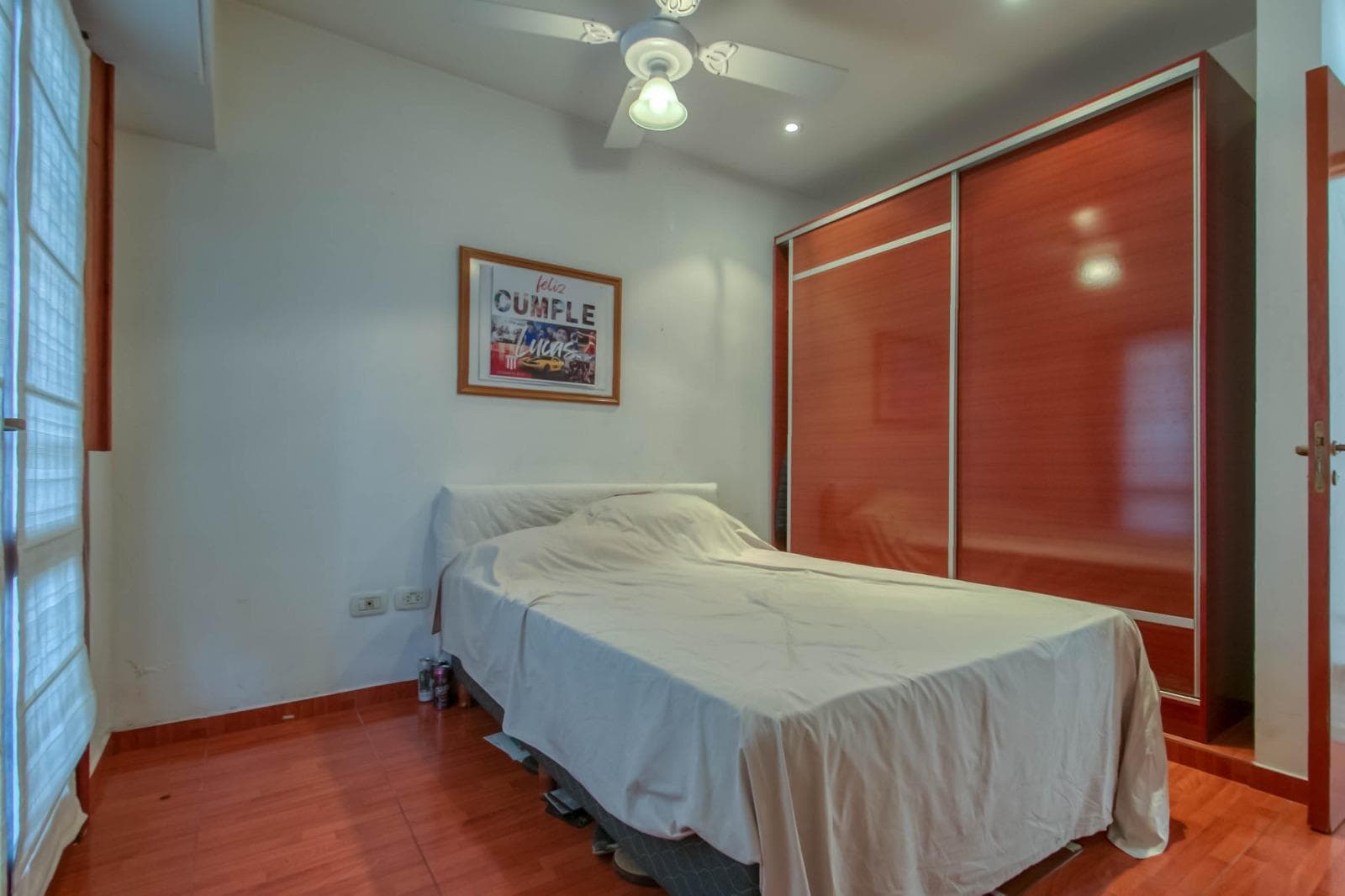 House for sale at 25 and 495 Gonnet. It has 3 bedrooms and an office, a yard, and a pool.