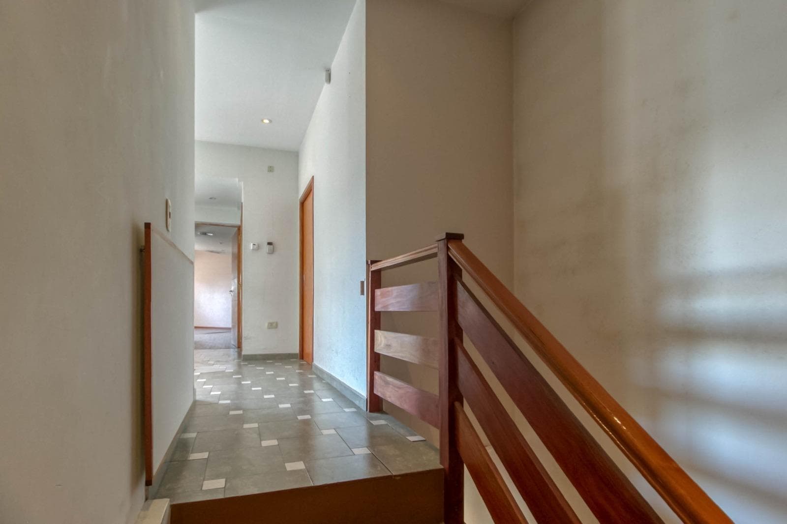 House for sale at 25 and 495 Gonnet. It has 3 bedrooms and an office, a yard, and a pool.