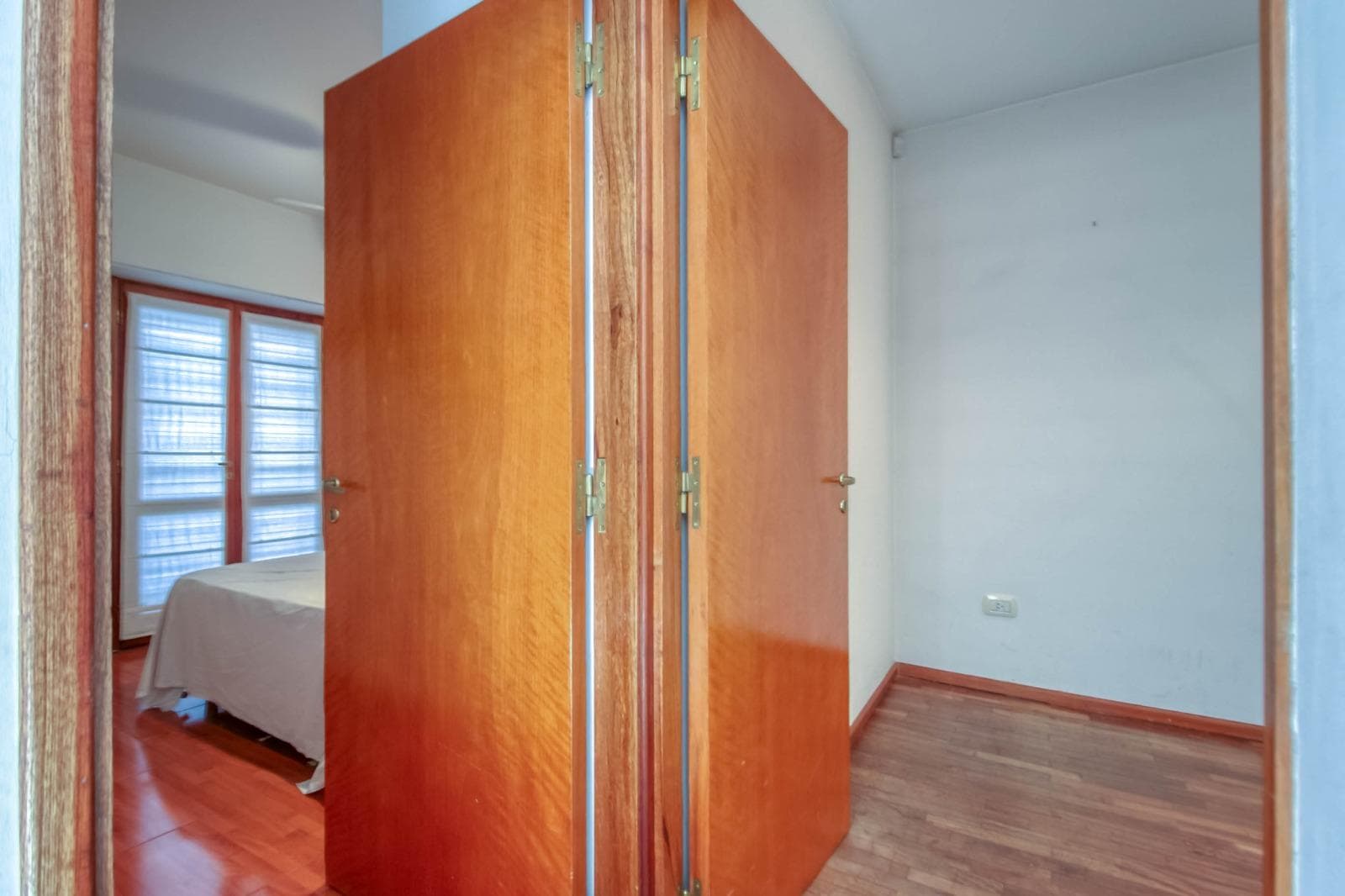 House for sale at 25 and 495 Gonnet. It has 3 bedrooms and an office, a yard, and a pool.