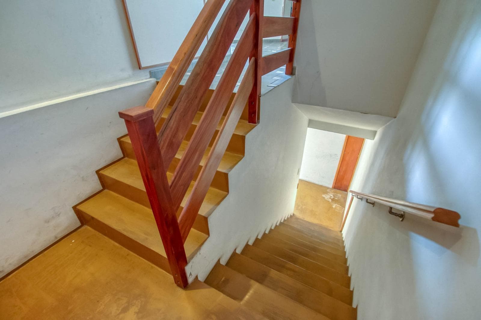 House for sale at 25 and 495 Gonnet. It has 3 bedrooms and an office, a yard, and a pool.