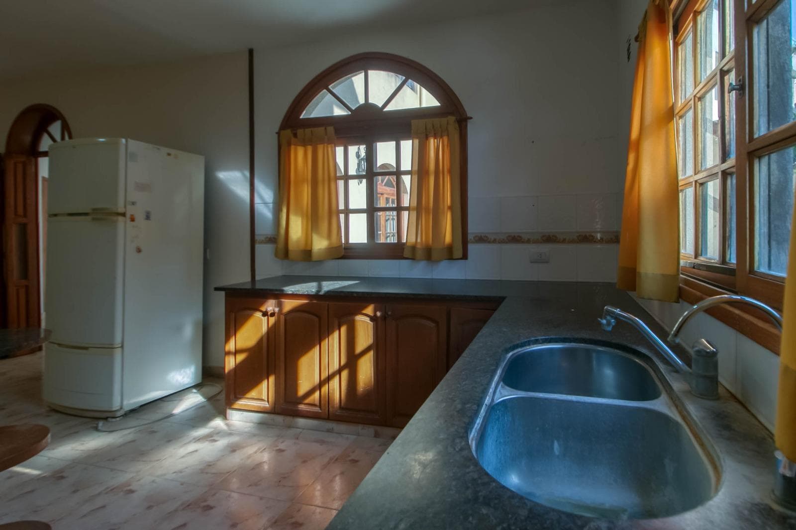 House for sale at 25 and 495 Gonnet. It has 3 bedrooms and an office, a yard, and a pool.