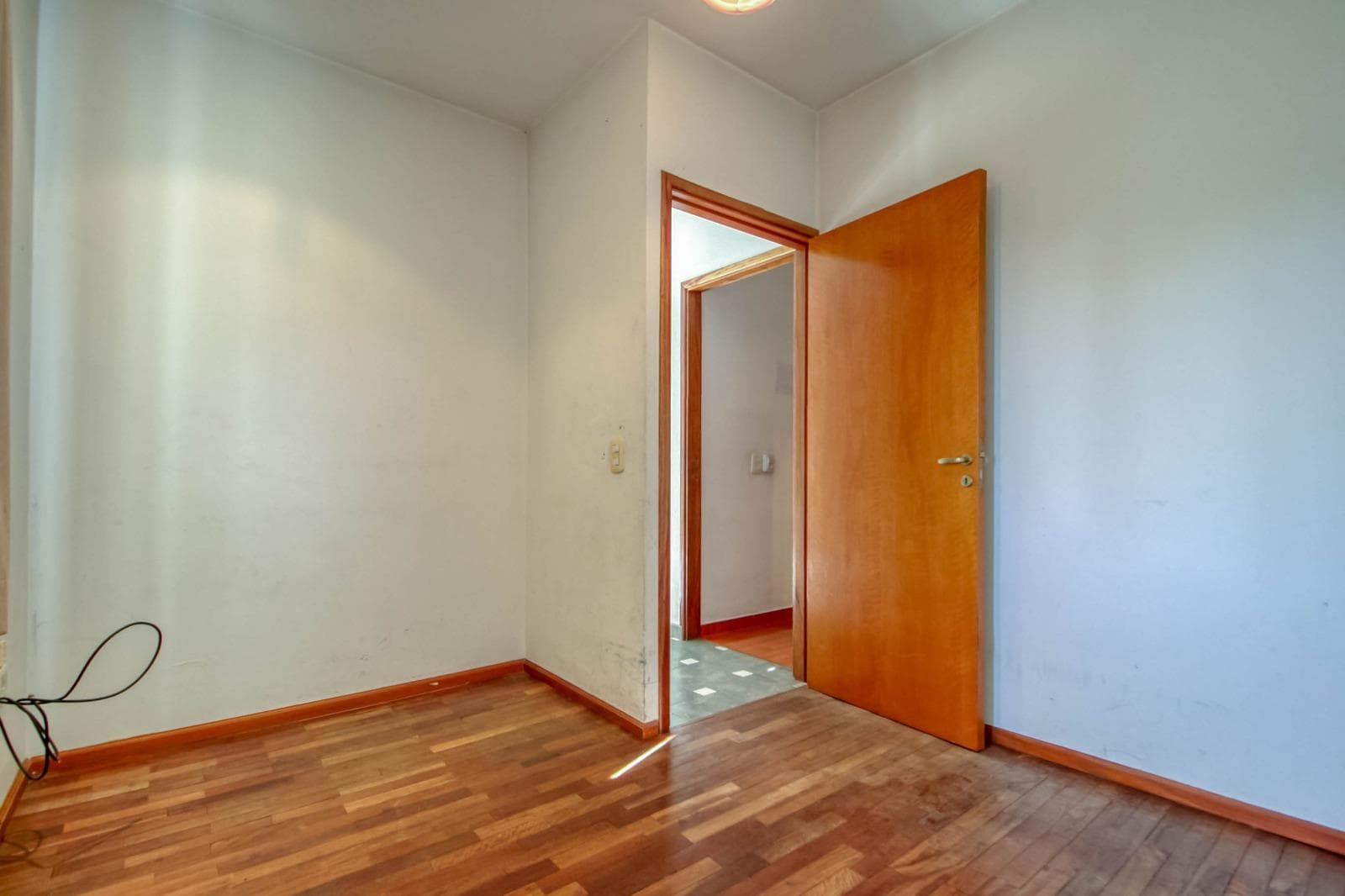 House for sale at 25 and 495 Gonnet. It has 3 bedrooms and an office, a yard, and a pool.