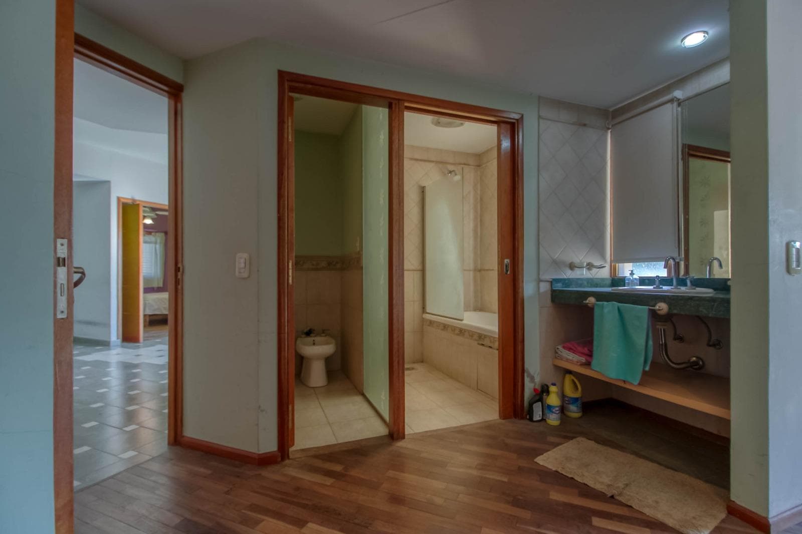 House for sale at 25 and 495 Gonnet. It has 3 bedrooms and an office, a yard, and a pool.
