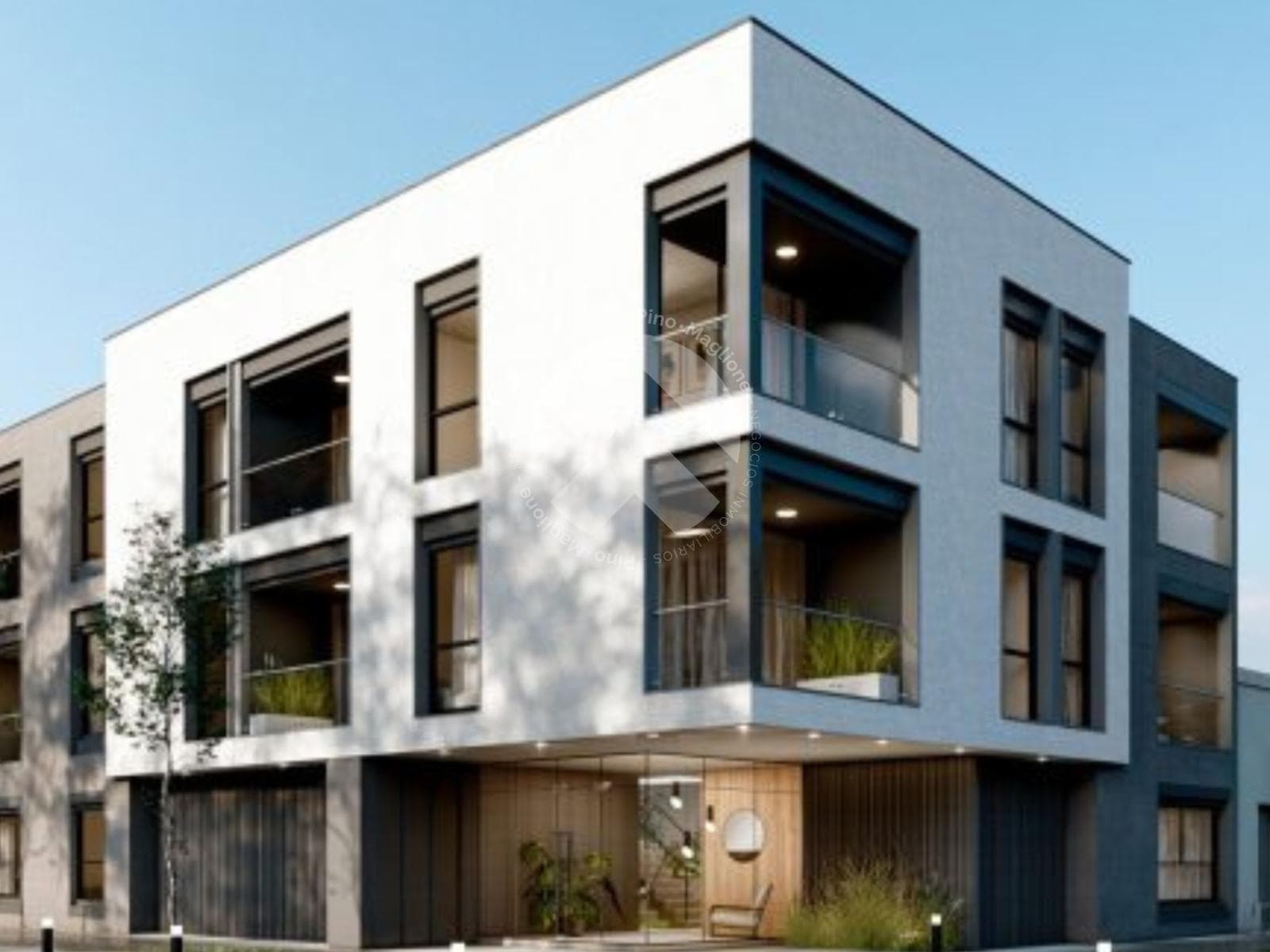 GROUND-FLOOR APARTMENT WITH COURTYARD—MARIA SELVA NEIGHBORHOOD