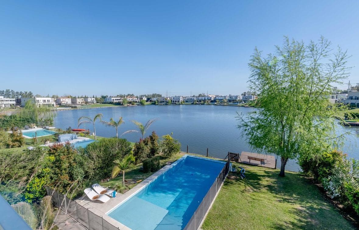 House for Sale on the Water in Tipas