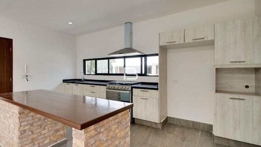 Aqua Residencial Cancun: House for Sale