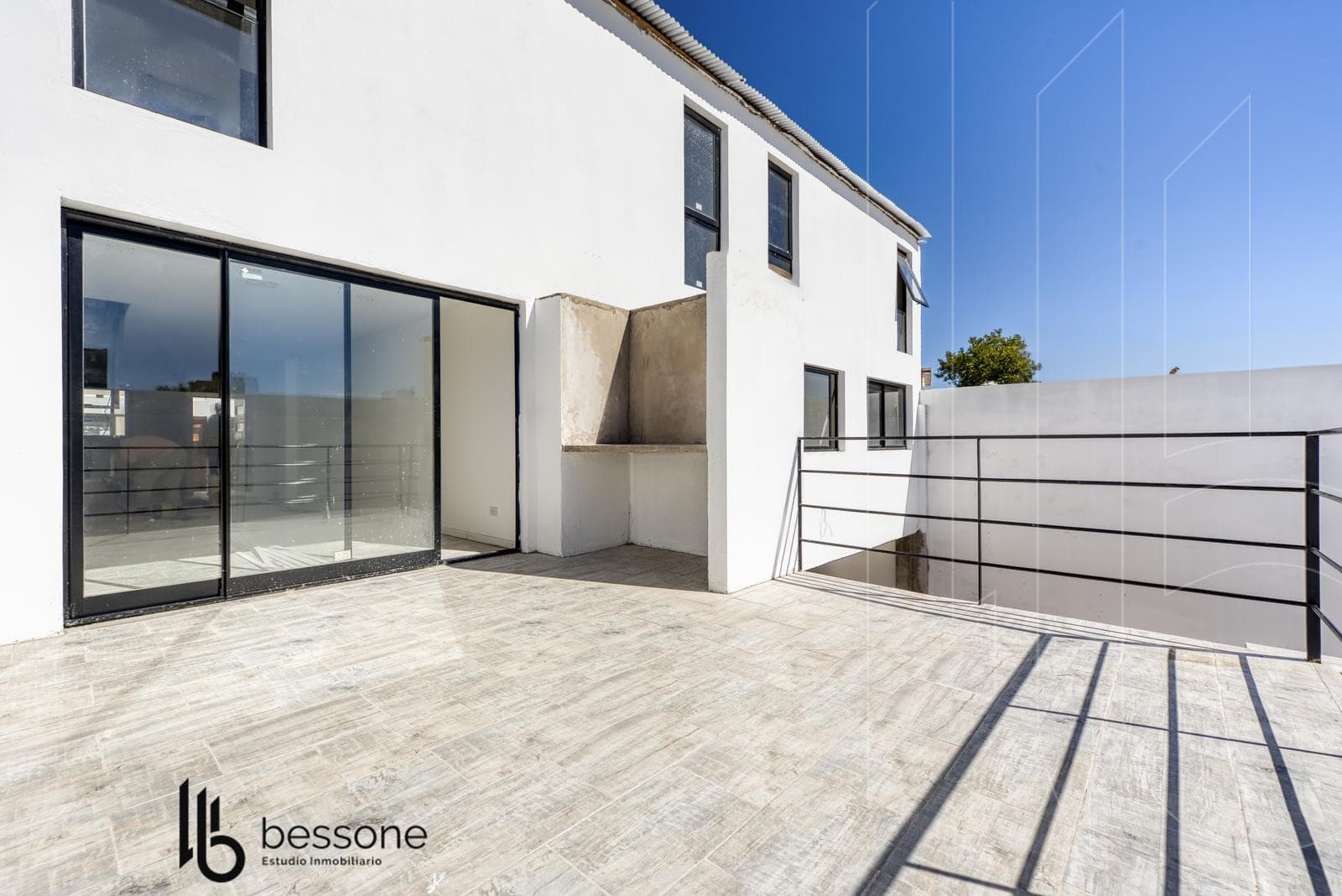 Apartment in La Perla for sale, with financing available