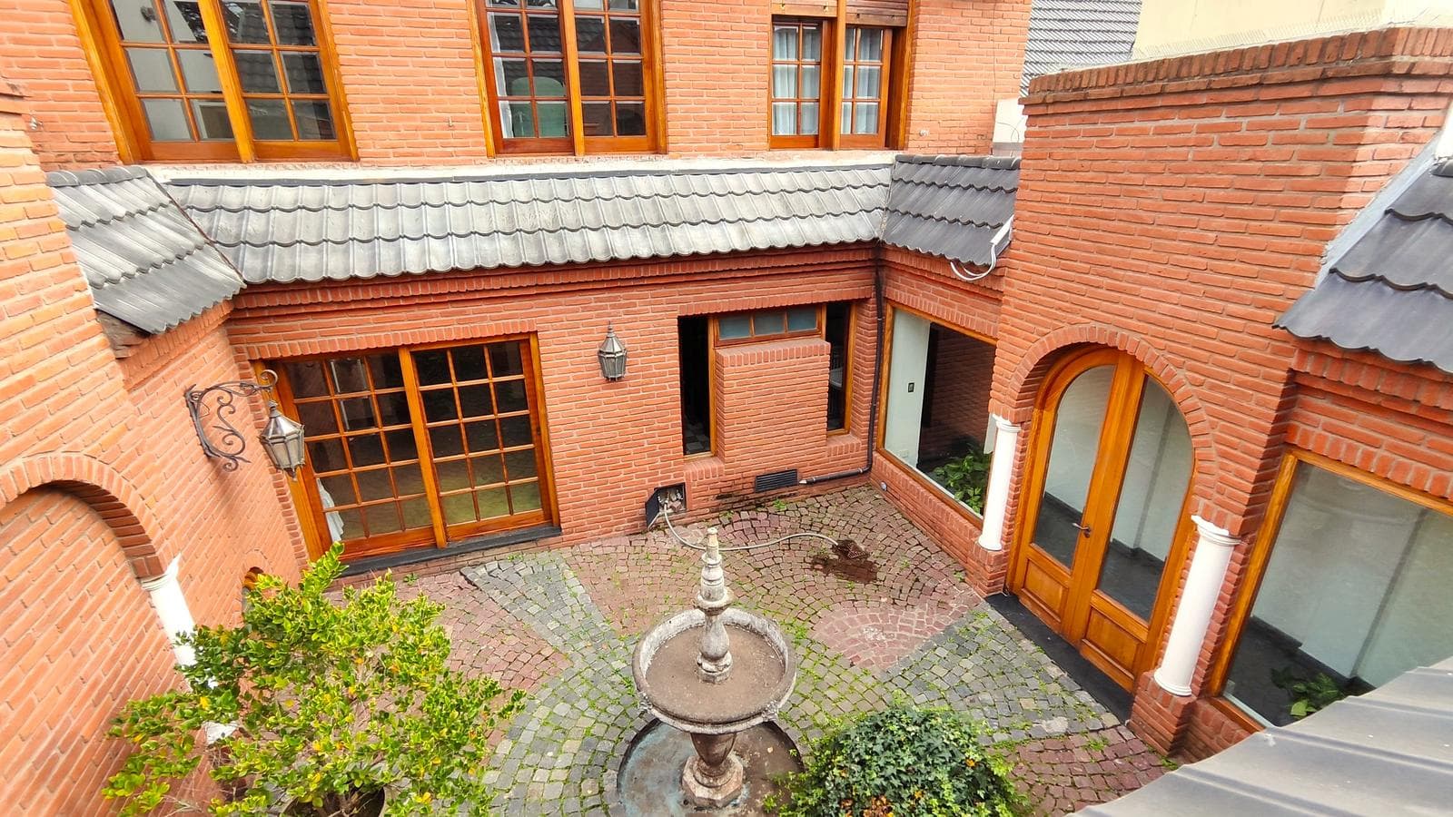 Premium House for Sale in Ramos Mejía Norte, with Garden and Pool "QUALIFIES FOR A LOAN"