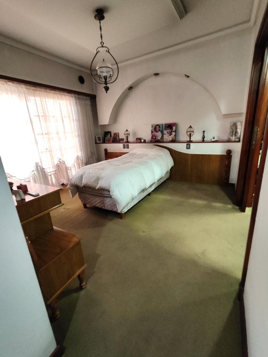 Premium House for Sale in Ramos Mejía Norte, with Garden and Pool "QUALIFIES FOR A LOAN"