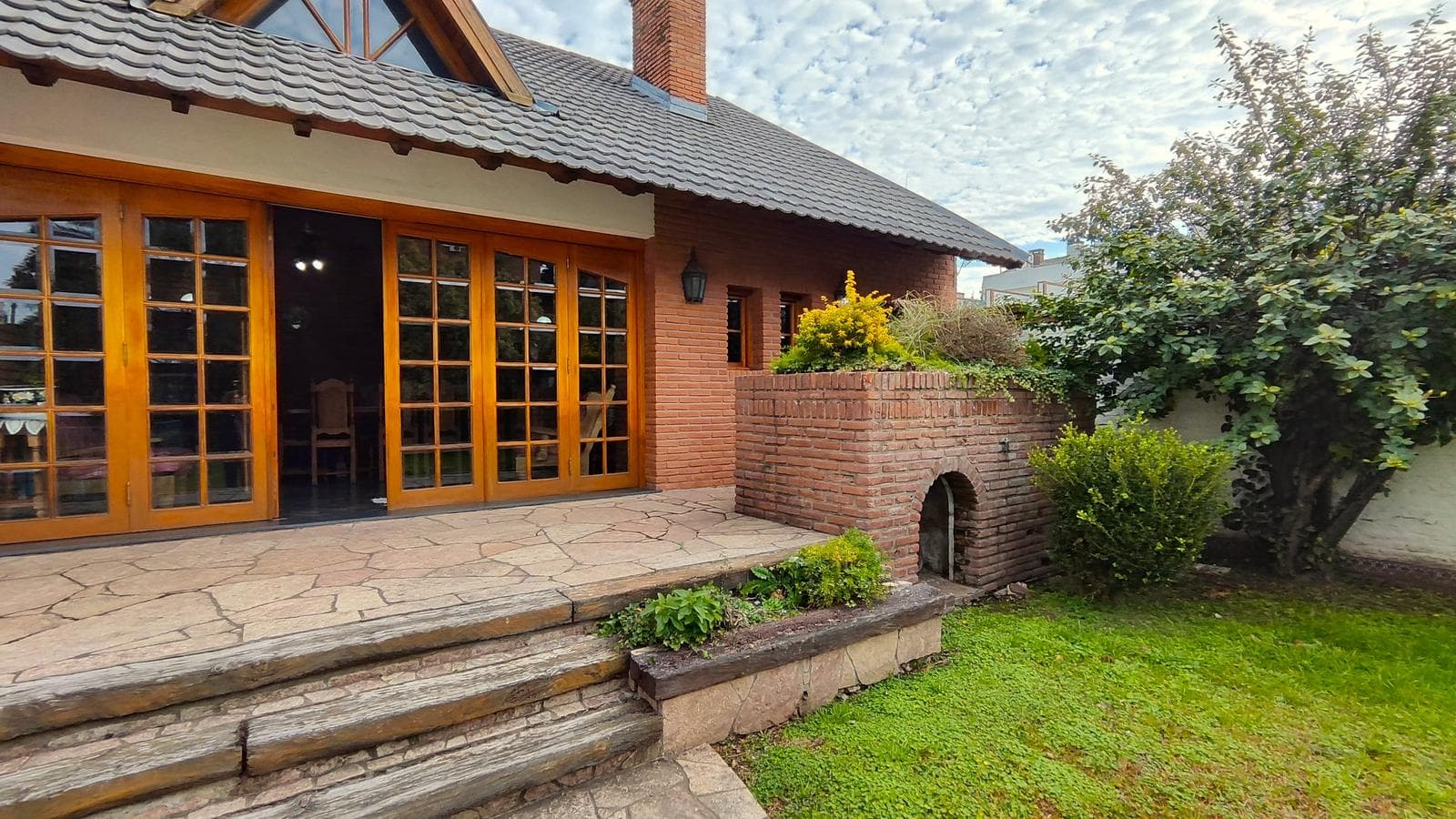 Premium House for Sale in Ramos Mejía Norte, with Garden and Pool "QUALIFIES FOR A LOAN"