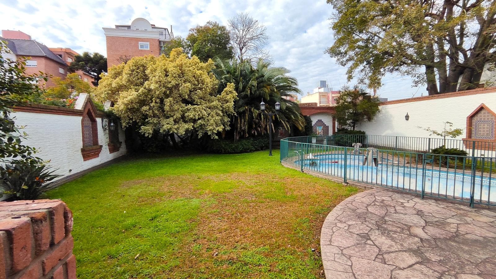 Premium House for Sale in Ramos Mejía Norte, with Garden and Pool "QUALIFIES FOR A LOAN"