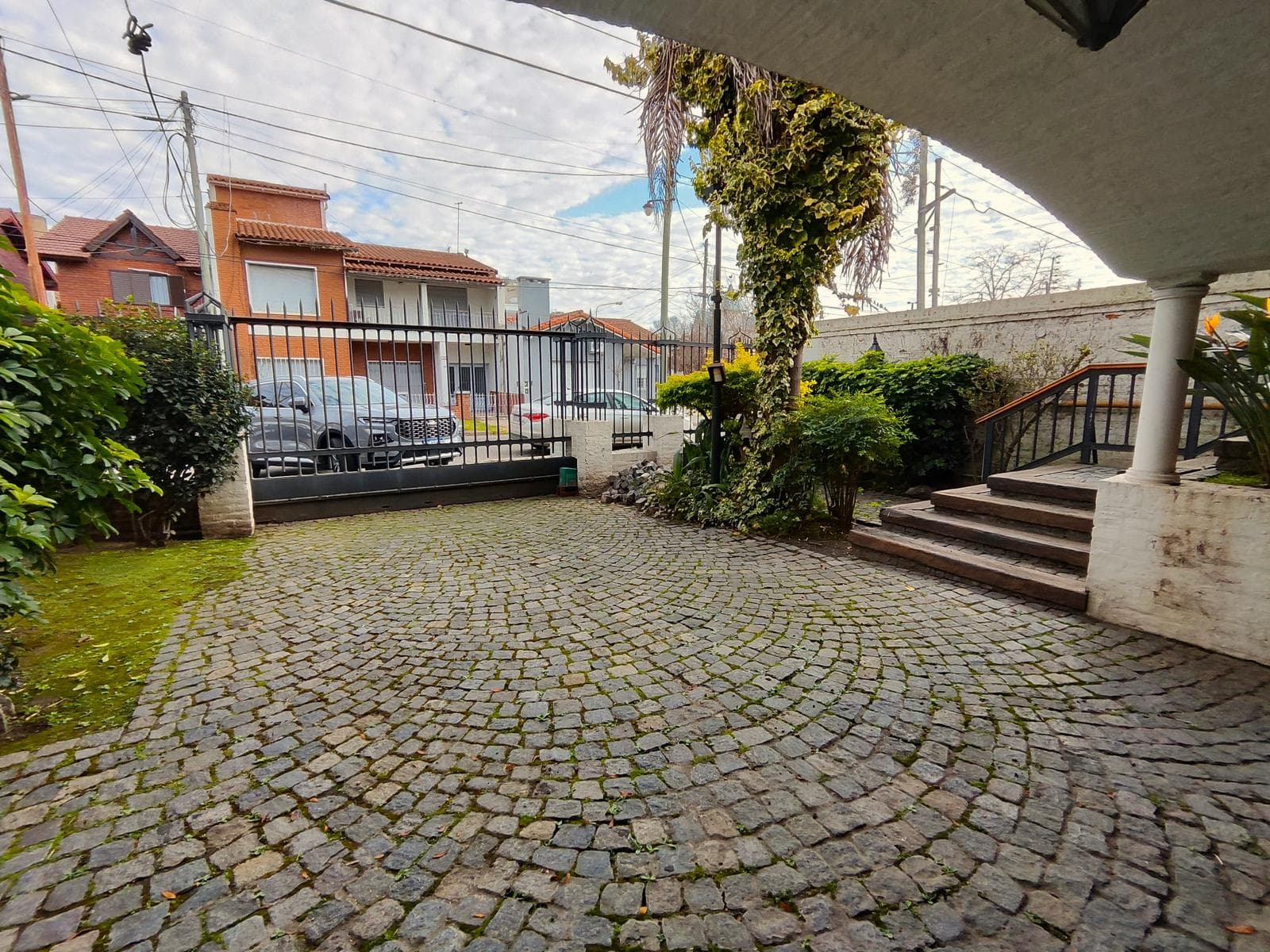 Premium House for Sale in Ramos Mejía Norte, with Garden and Pool "QUALIFIES FOR A LOAN"