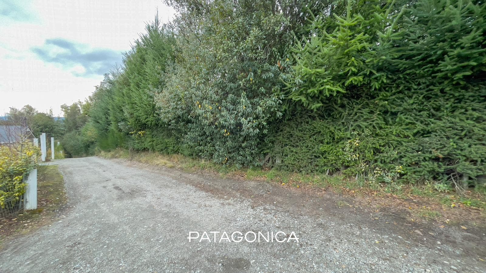FOR SALE: 4,157 m² lot/plot of land with an approved plan for a 1,050 m² inn in Villa La Angostura