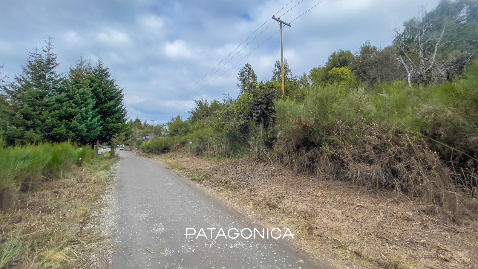 FOR SALE: 4,157 m² lot/plot of land with an approved plan for a 1,050 m² inn in Villa La Angostura