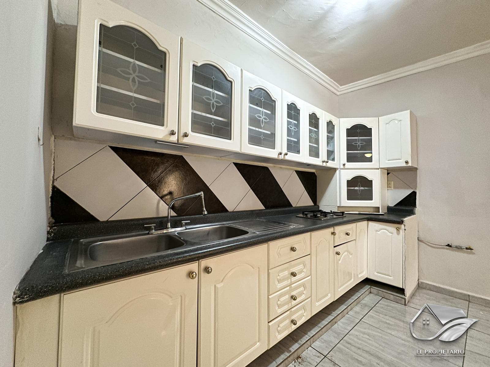 3-Bedroom Apartment for Rent on the Upper Floor // Linda Vista Area