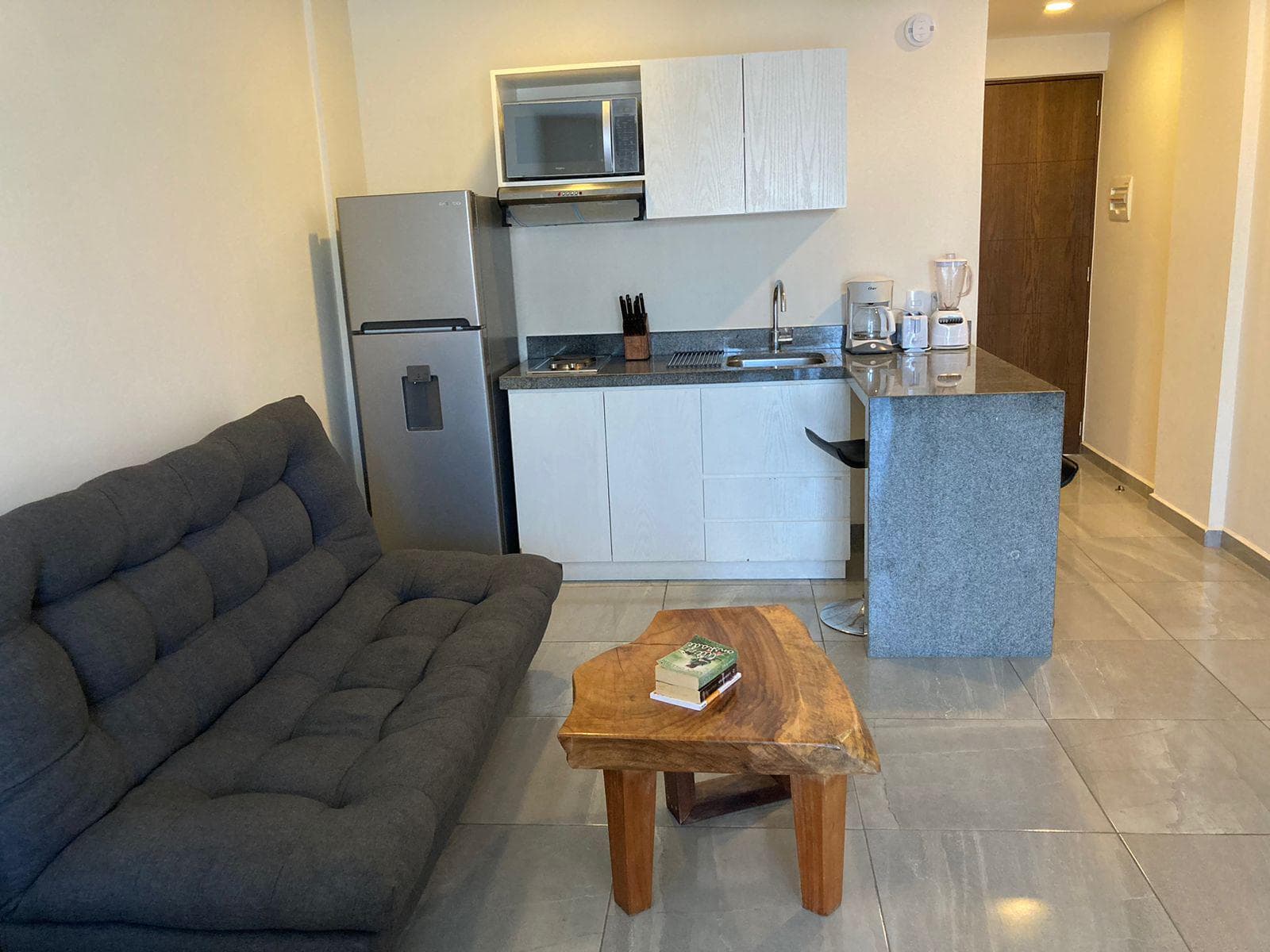 DEPARTAMENTO EN RENTA 1REC 40M2 EN PLAYA DEL CARMEN AMUEBLADO A 5 CALLES DE LA PLAYA