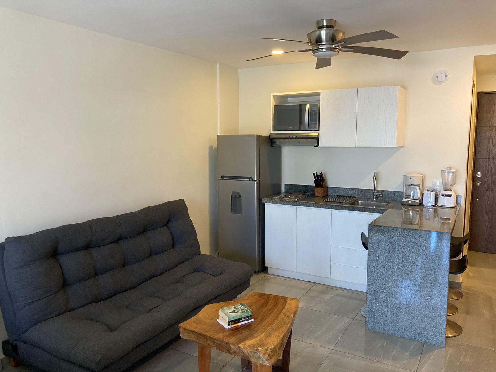 DEPARTAMENTO EN RENTA 1REC 40M2 EN PLAYA DEL CARMEN AMUEBLADO A 5 CALLES DE LA PLAYA