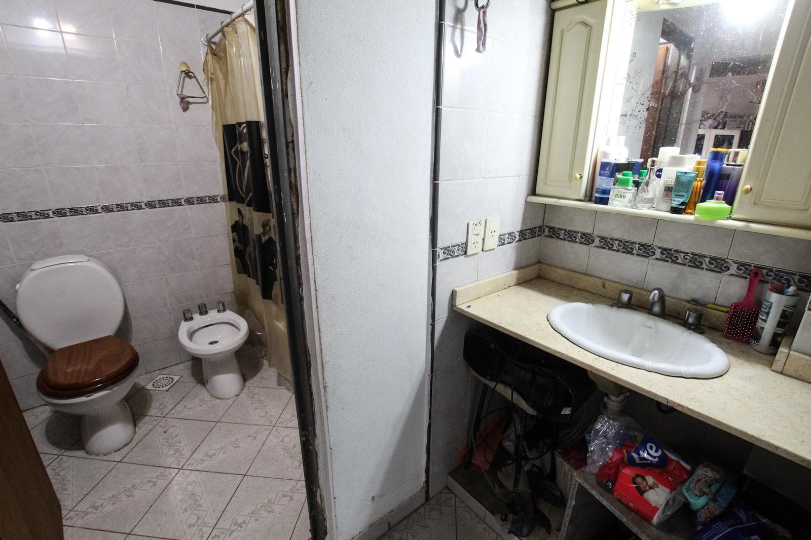 4-room house with garage, for sale, in a great location in Villa del Parque!!