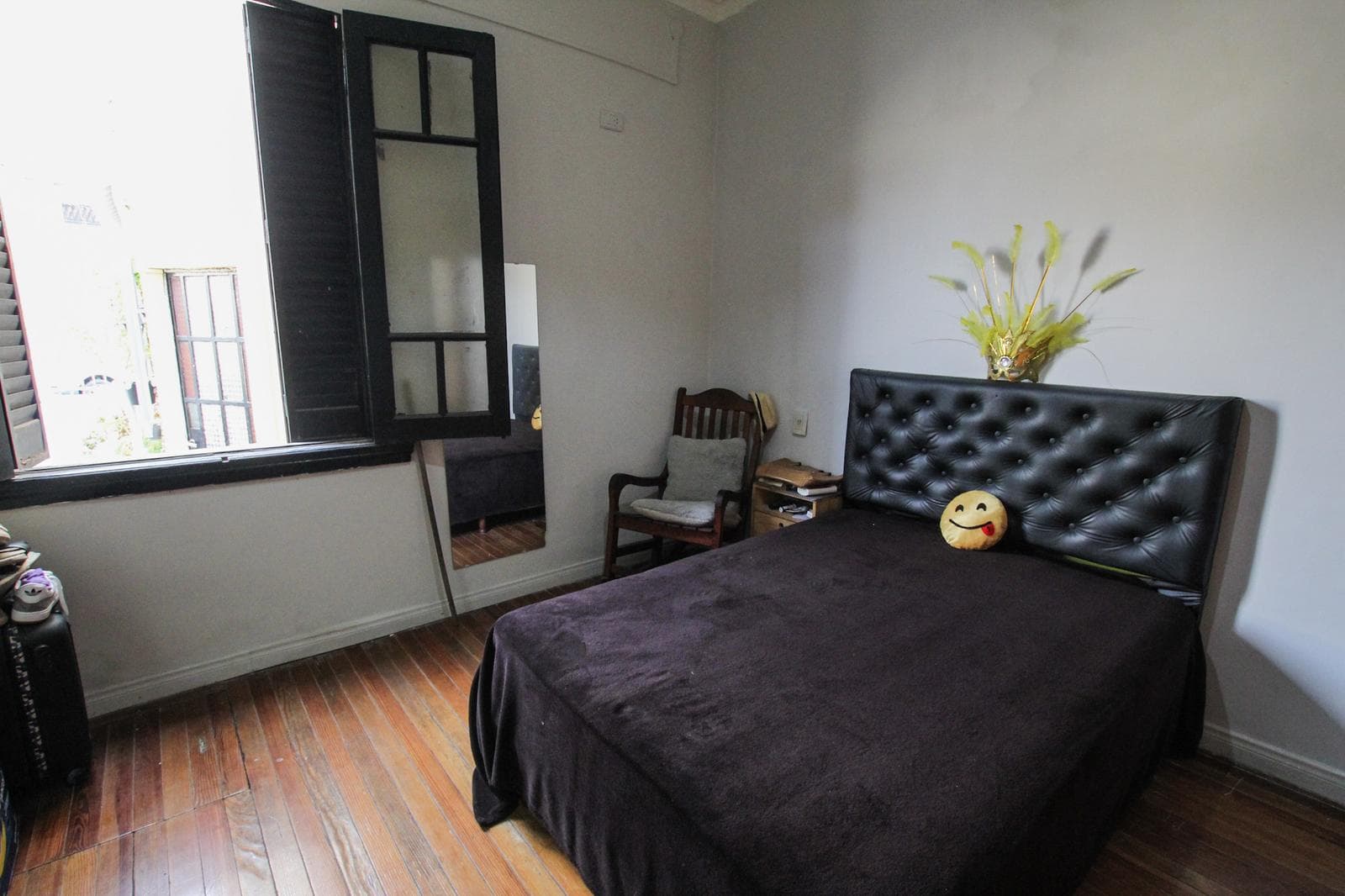 4-room house with garage, for sale, in a great location in Villa del Parque!!