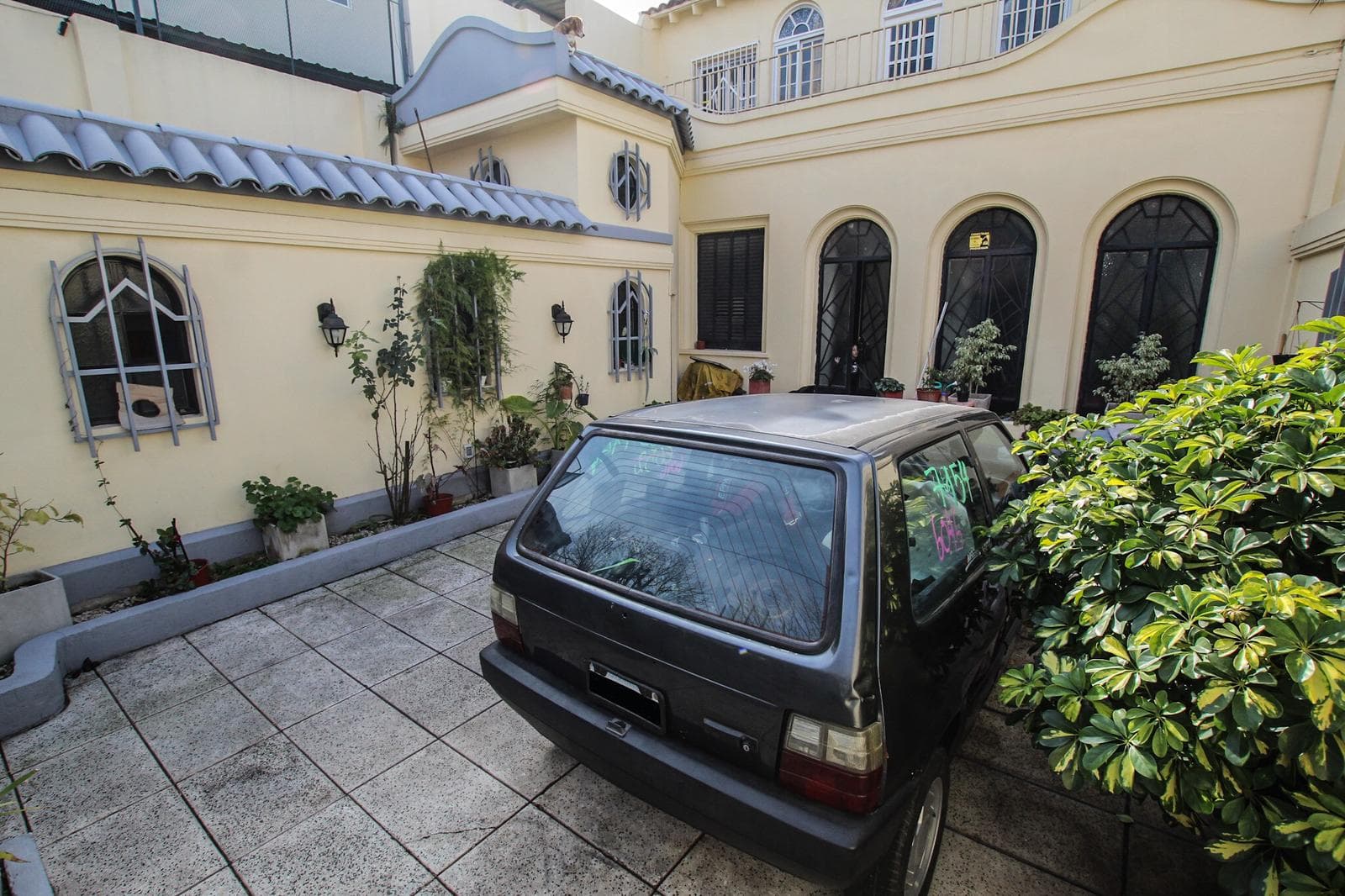 4-room house with garage, for sale, in a great location in Villa del Parque!!