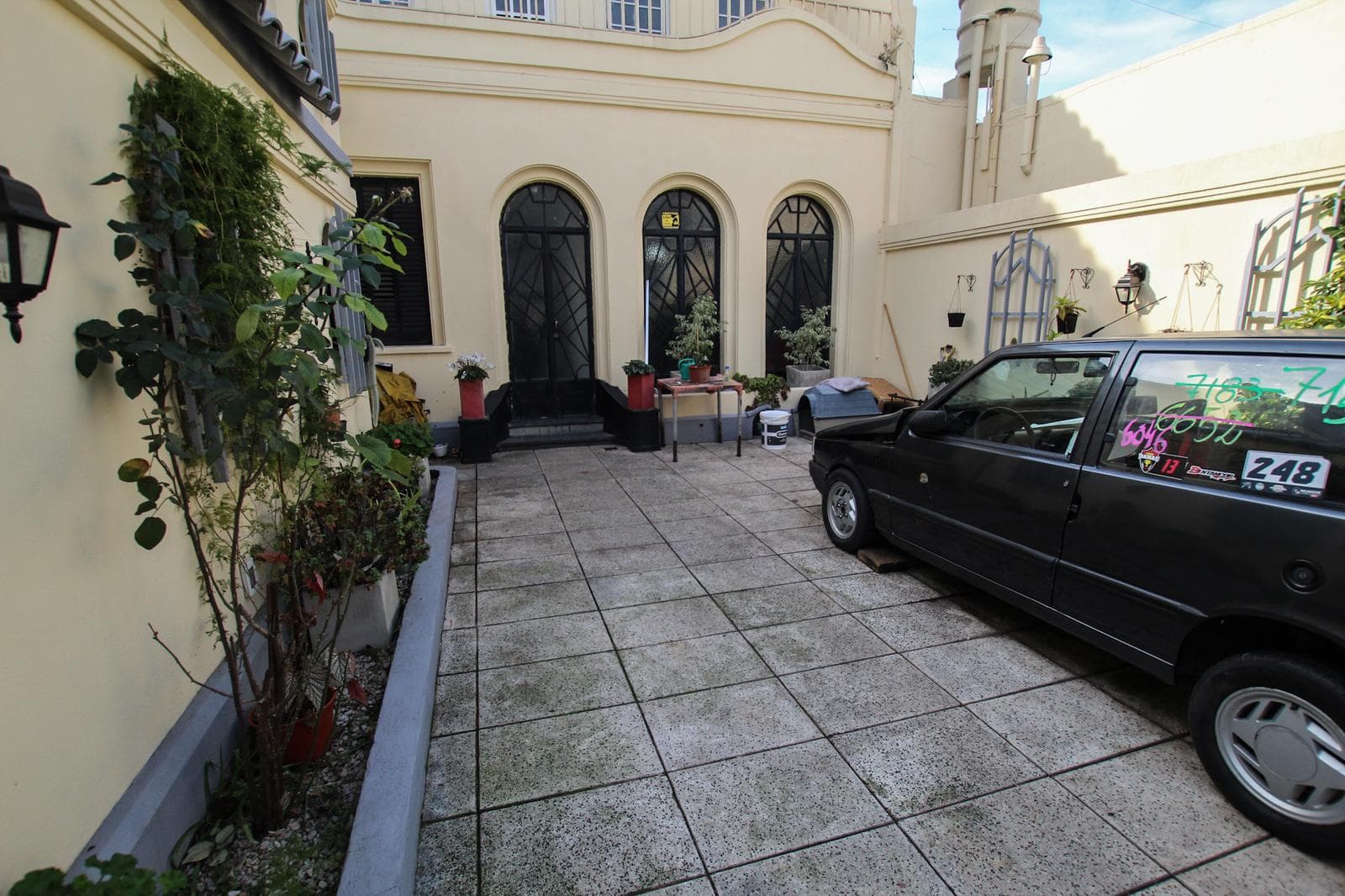 4-room house with garage, for sale, in a great location in Villa del Parque!!