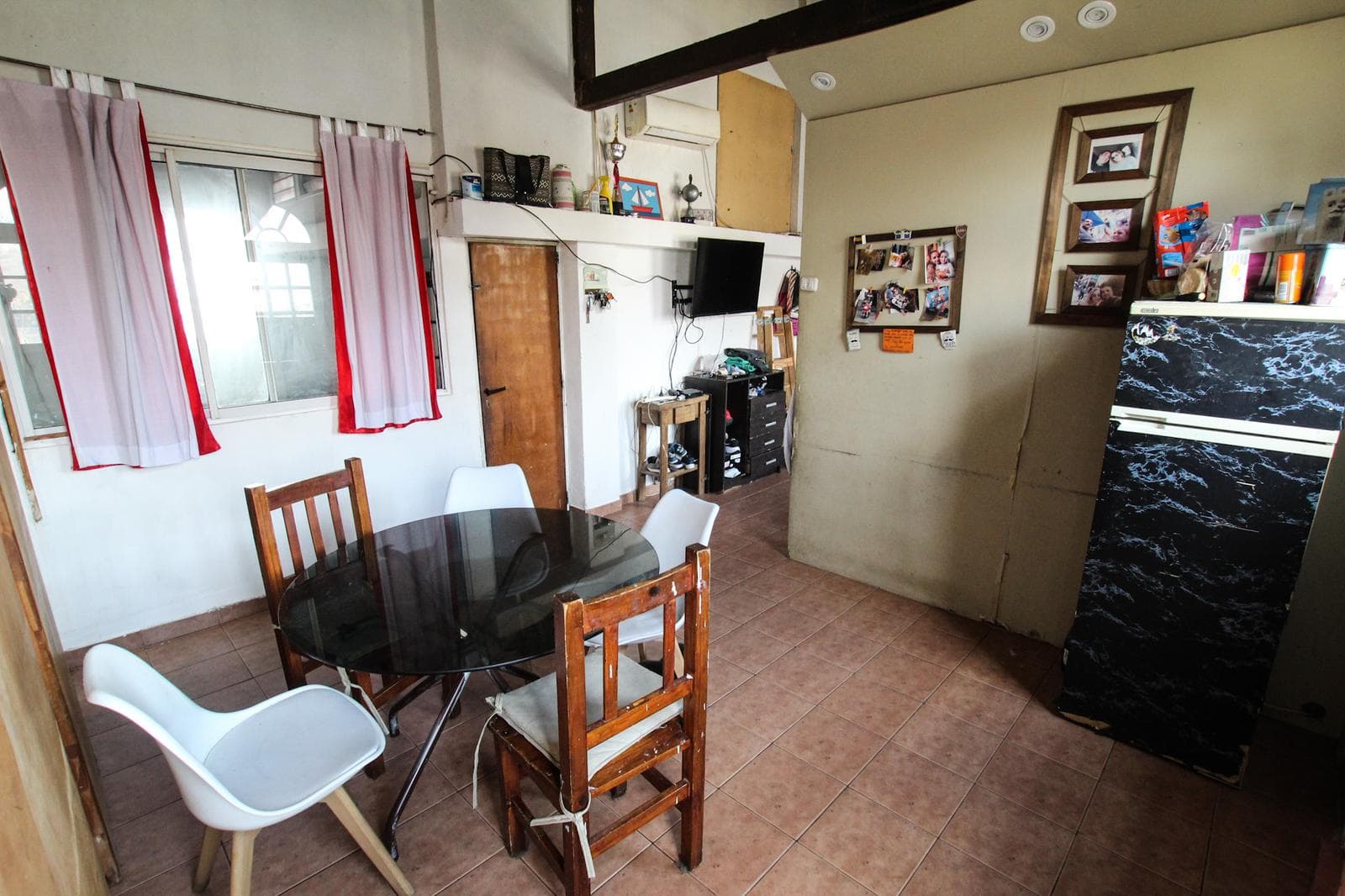 4-room house with garage, for sale, in a great location in Villa del Parque!!