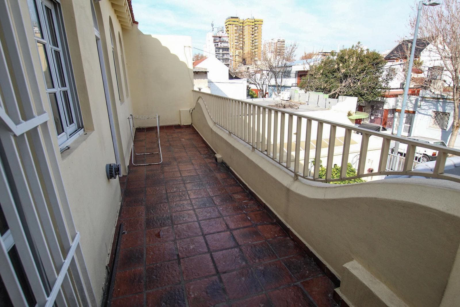 4-room house with garage, for sale, in a great location in Villa del Parque!!