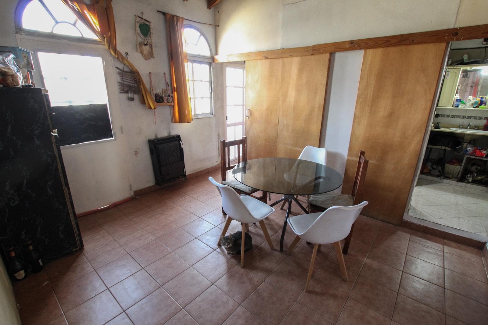 4-room house with garage, for sale, in a great location in Villa del Parque!!