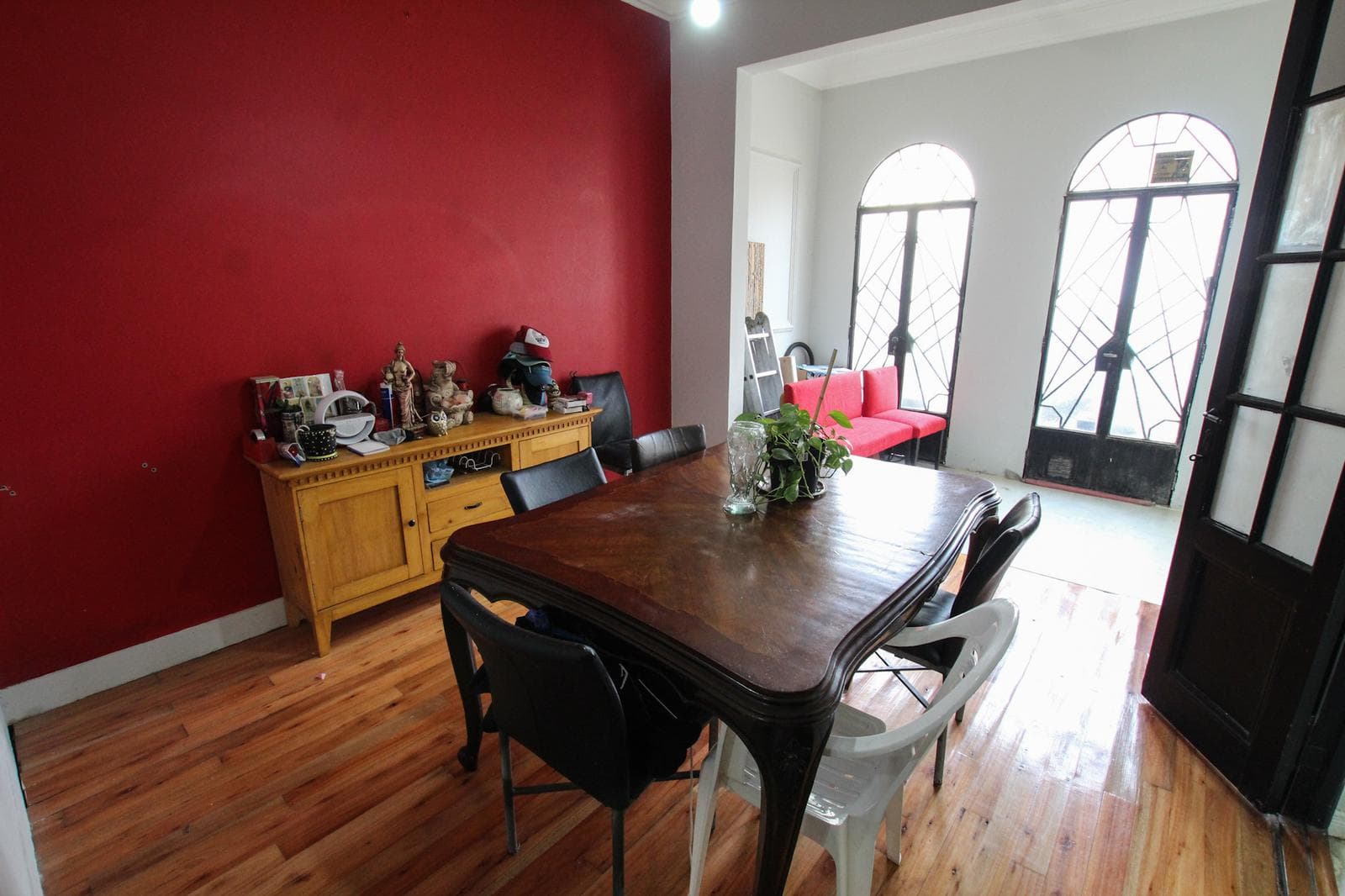 4-room house with garage, for sale, in a great location in Villa del Parque!!