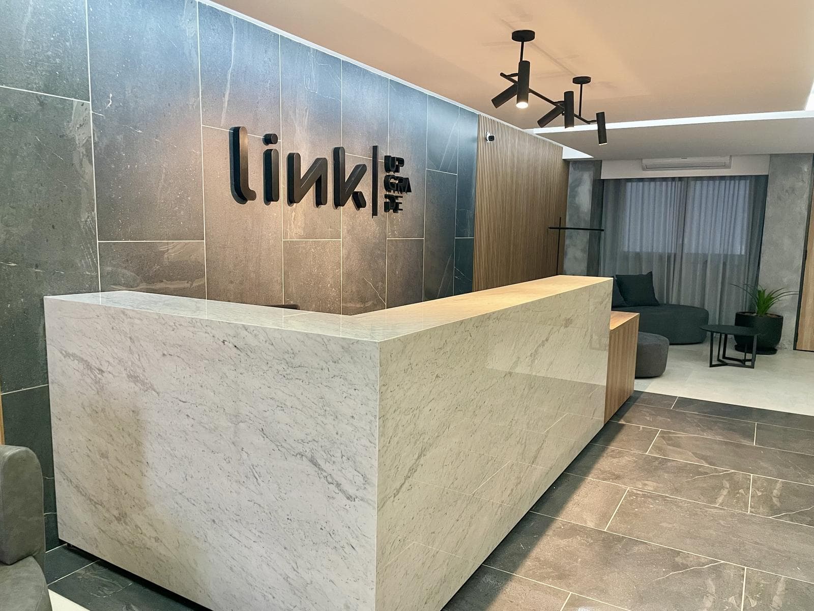 BRAND-NEW OFFICE—A GREAT OPPORTUNITY!!