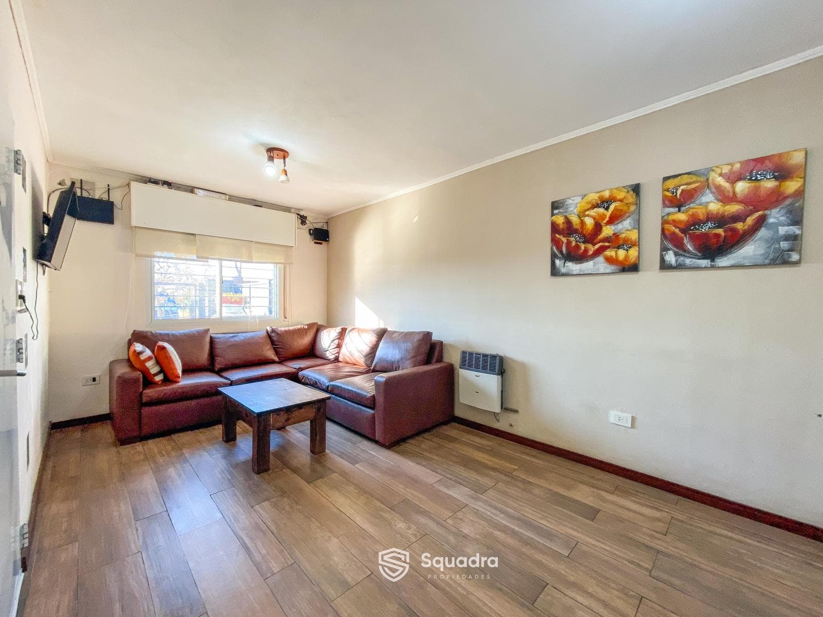 FOR SALE - 3-Bedroom House with Pool and Barbecue Area - Funes City, Funes.
