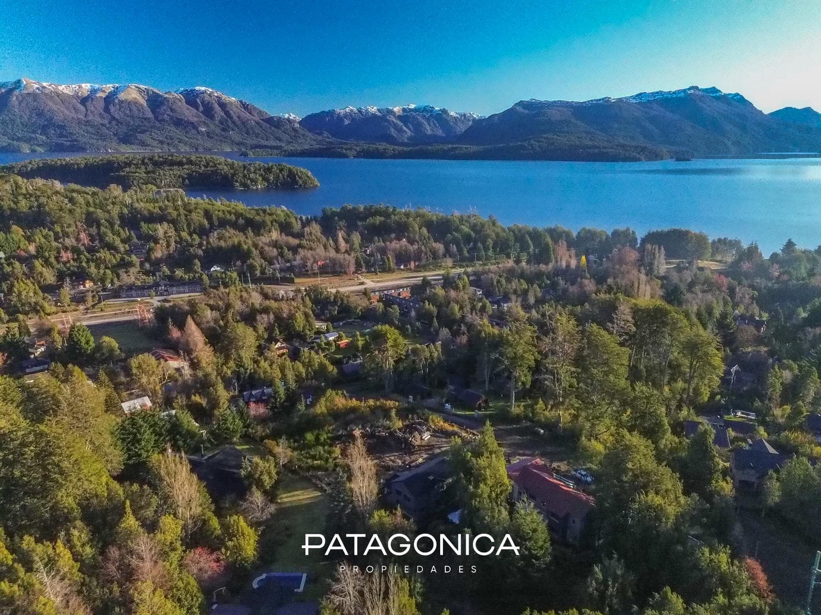 FOR SALE—Brand-new 4-bedroom house on C/Vista al Lago, Villa la Angostura