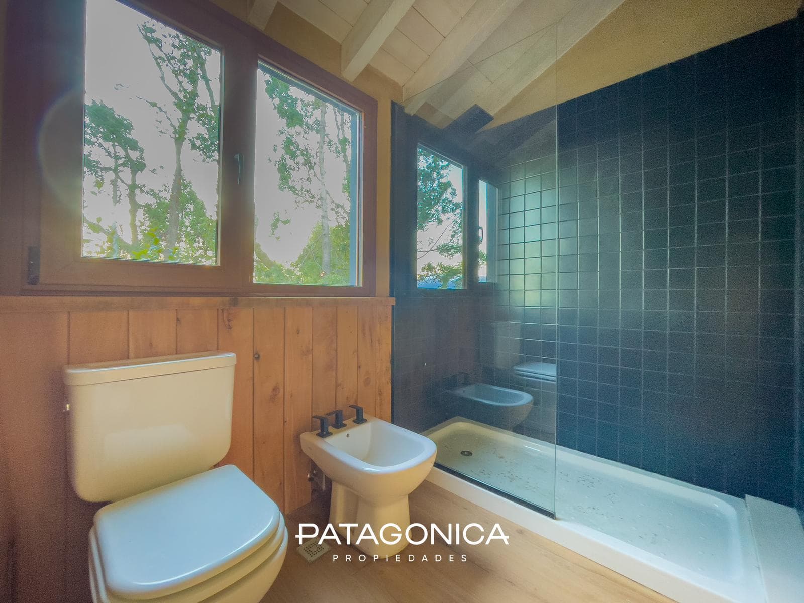 FOR SALE—Brand-new 4-bedroom house on C/Vista al Lago, Villa la Angostura