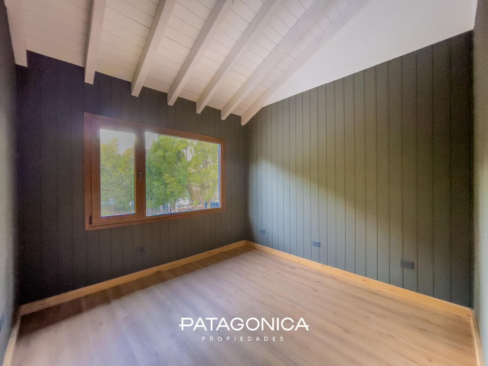 FOR SALE—Brand-new 4-bedroom house on C/Vista al Lago, Villa la Angostura