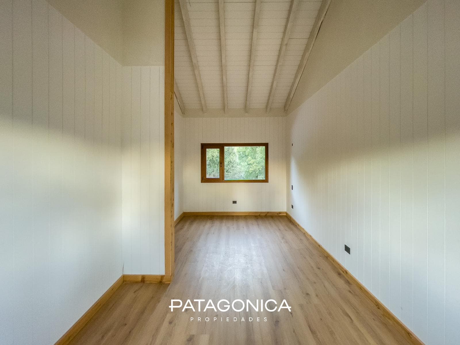 FOR SALE—Brand-new 4-bedroom house on C/Vista al Lago, Villa la Angostura