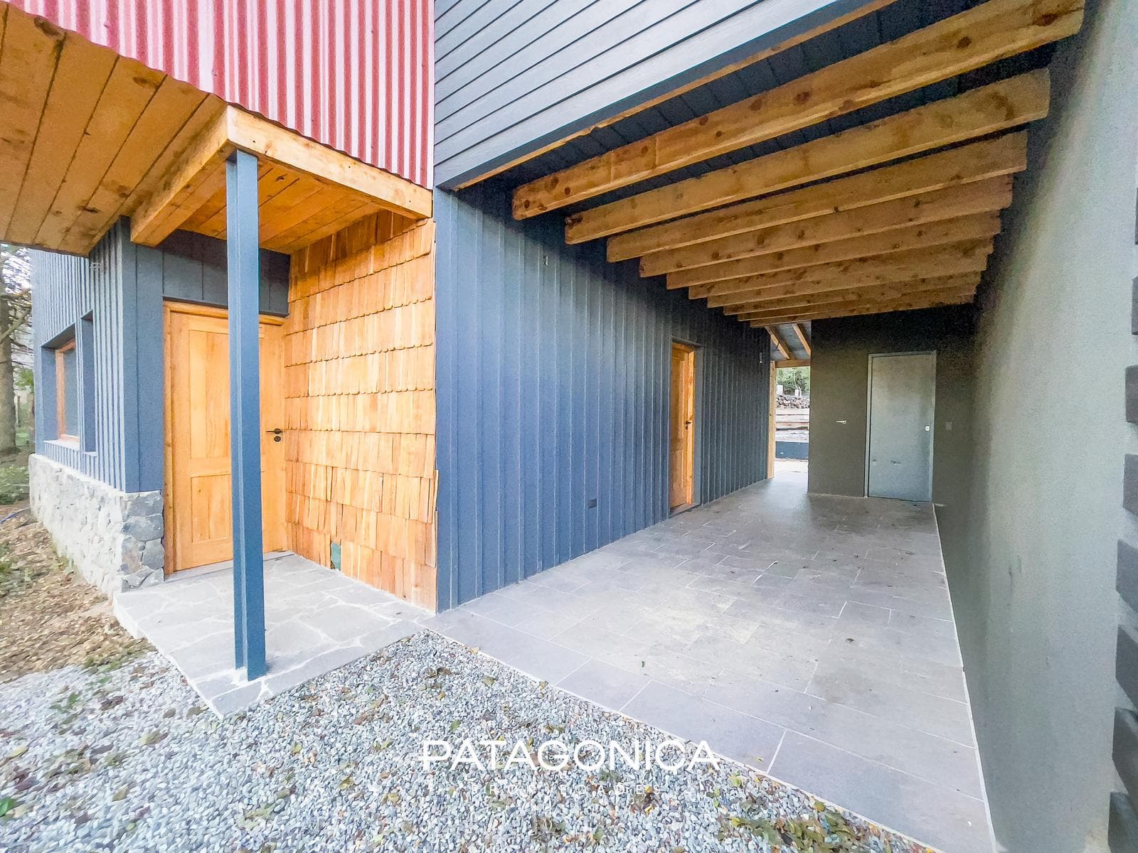 FOR SALE—Brand-new 4-bedroom house on C/Vista al Lago, Villa la Angostura