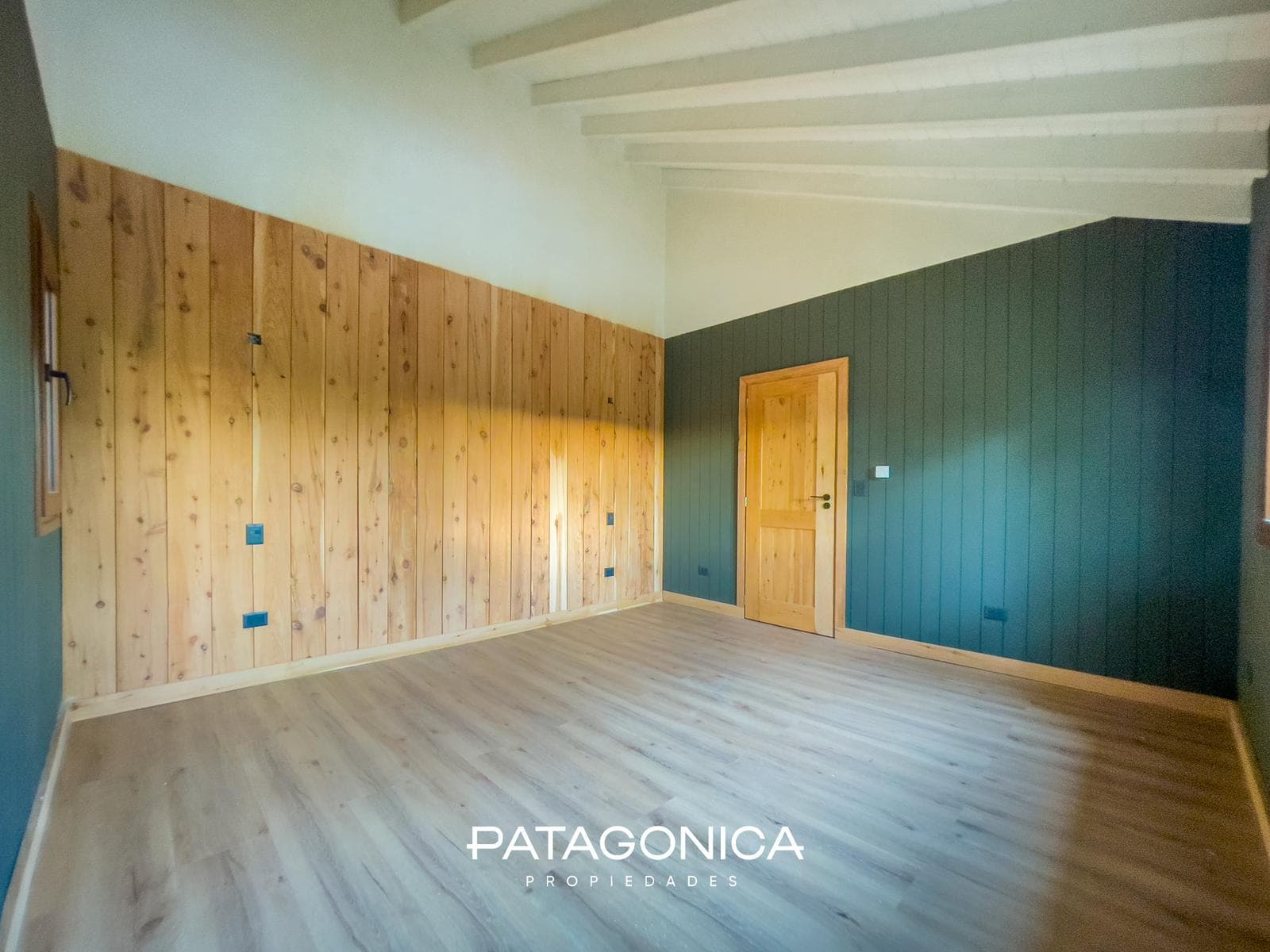FOR SALE—Brand-new 4-bedroom house on C/Vista al Lago, Villa la Angostura