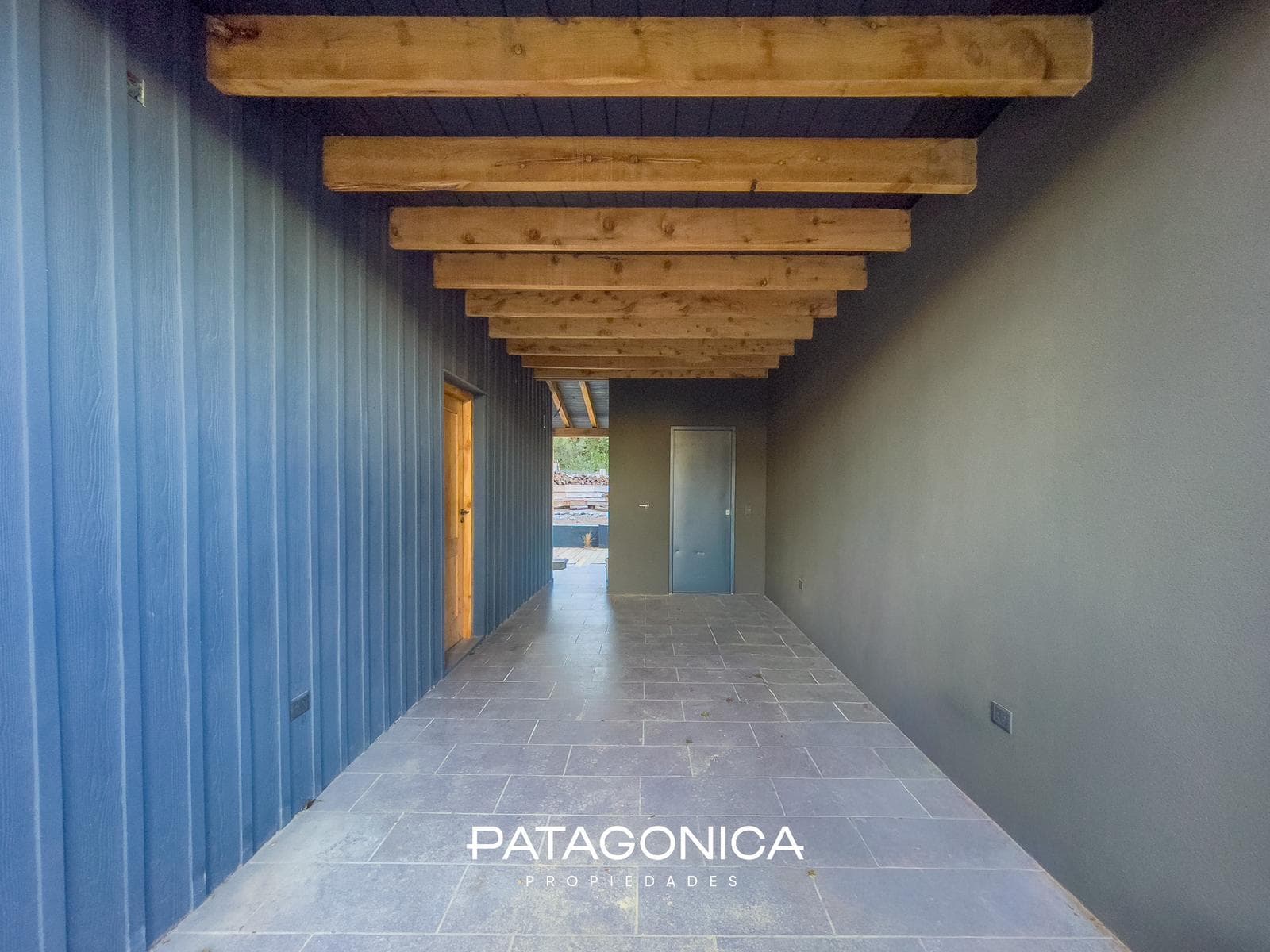 FOR SALE—Brand-new 4-bedroom house on C/Vista al Lago, Villa la Angostura