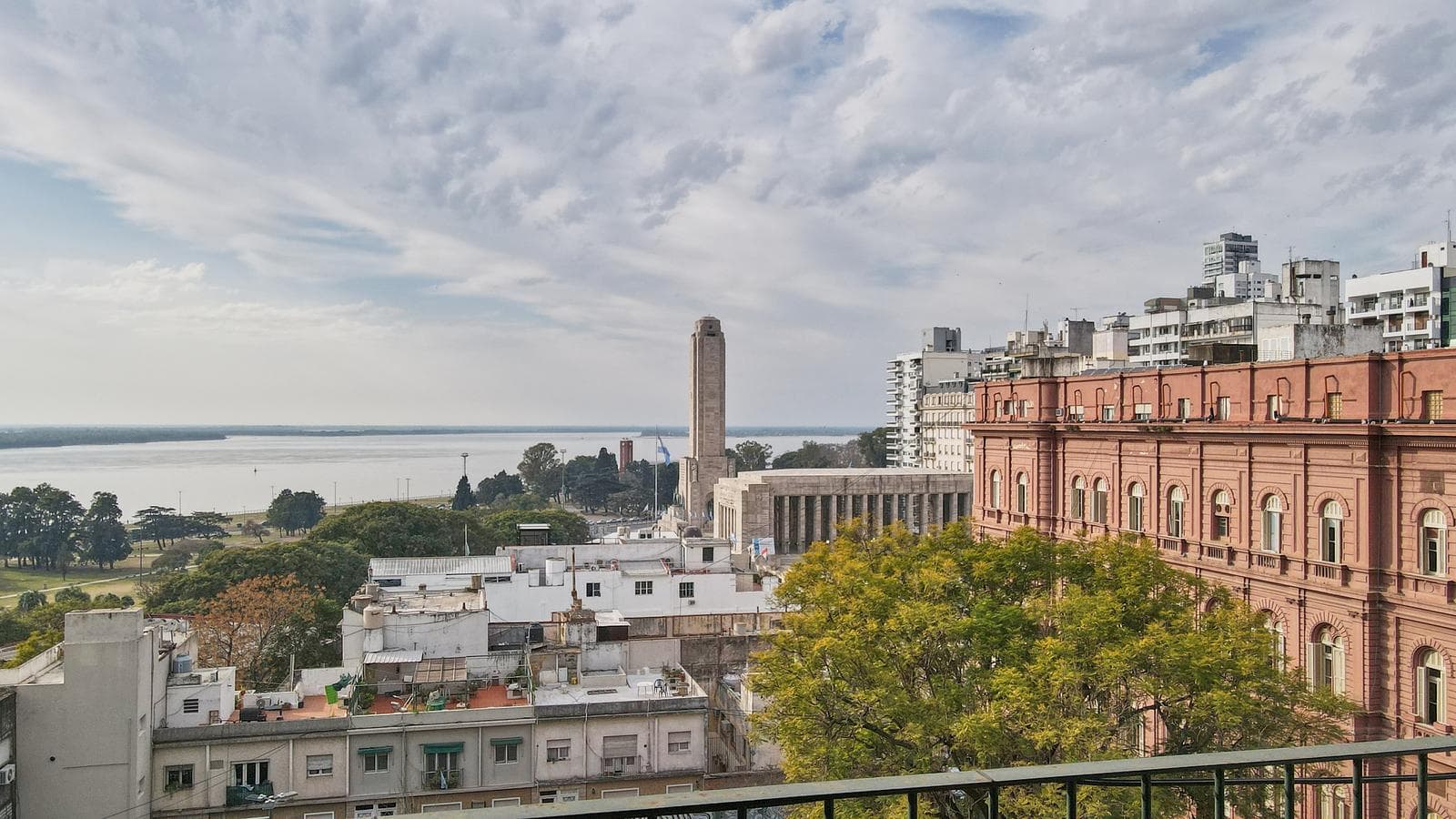 3-room short-term rental apartment in downtown Buenos Aires 676, river view