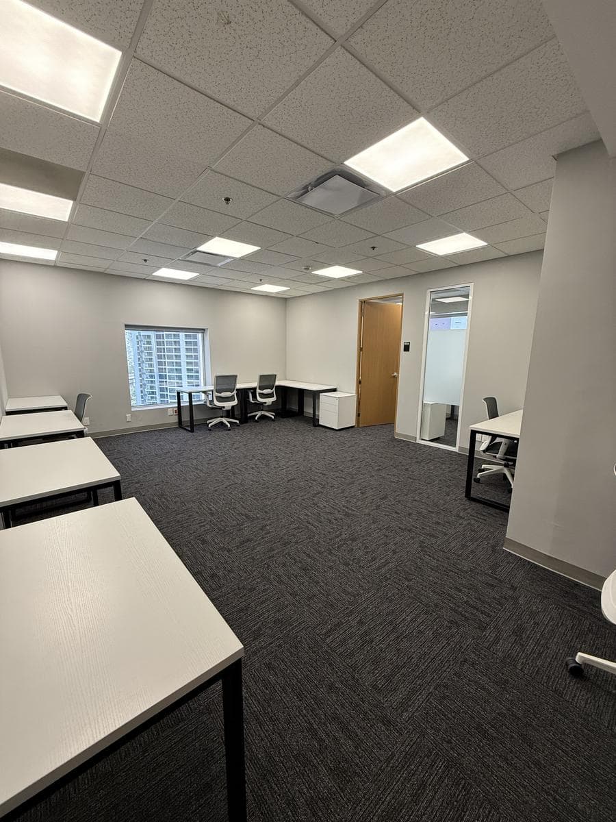 FULLY EQUIPPED AND FURNISHED OFFICE