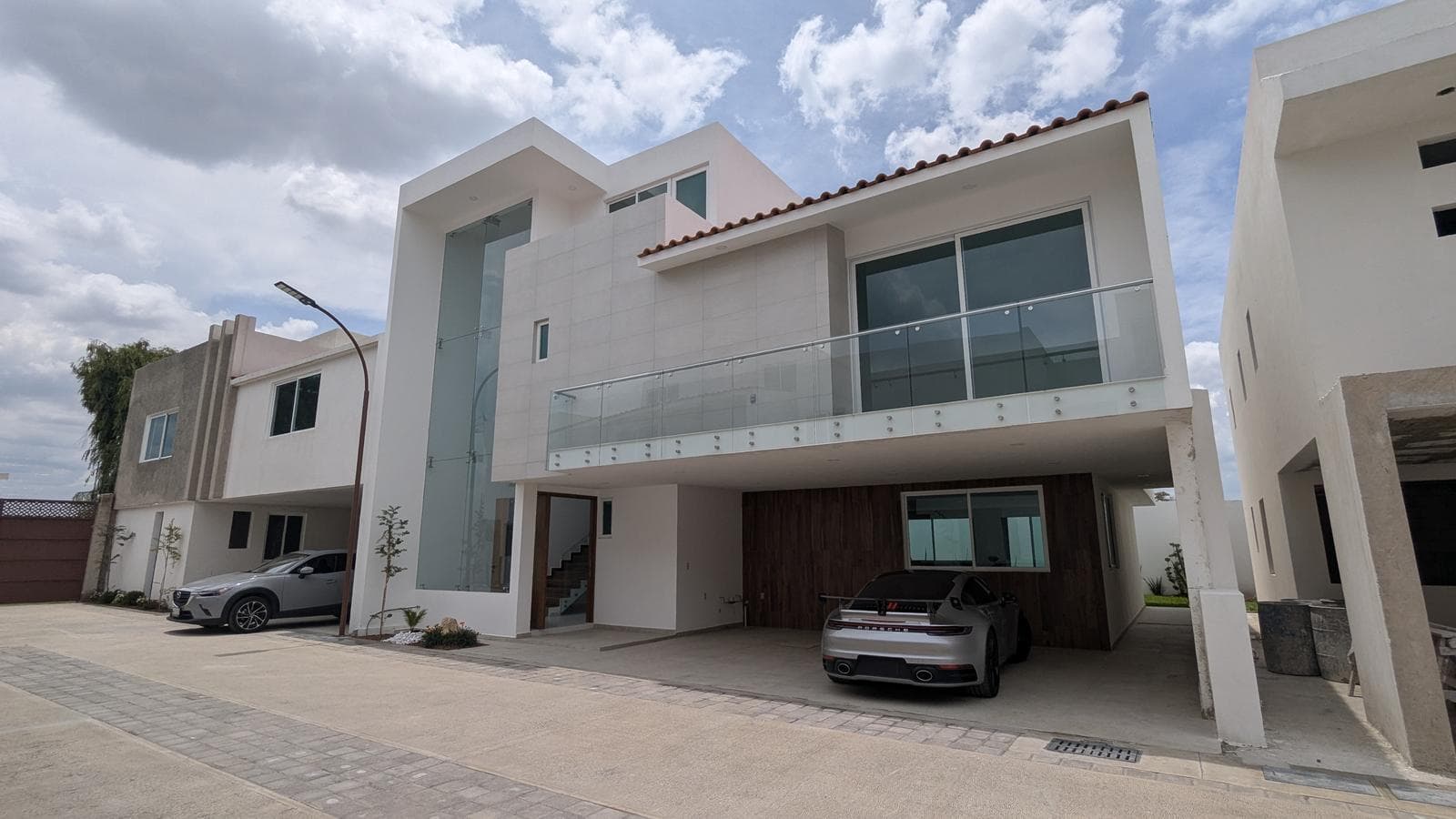 HOME FOR SALE IN METEPEC ON AV ESTADO DE MÉXICO