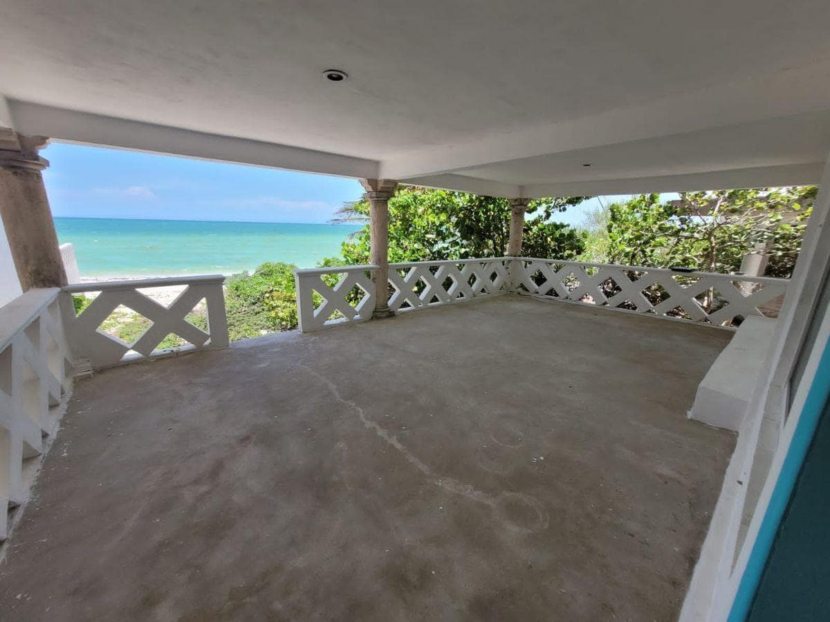 House for Sale on the BEACHFRONT in Chuburná, Yucatán