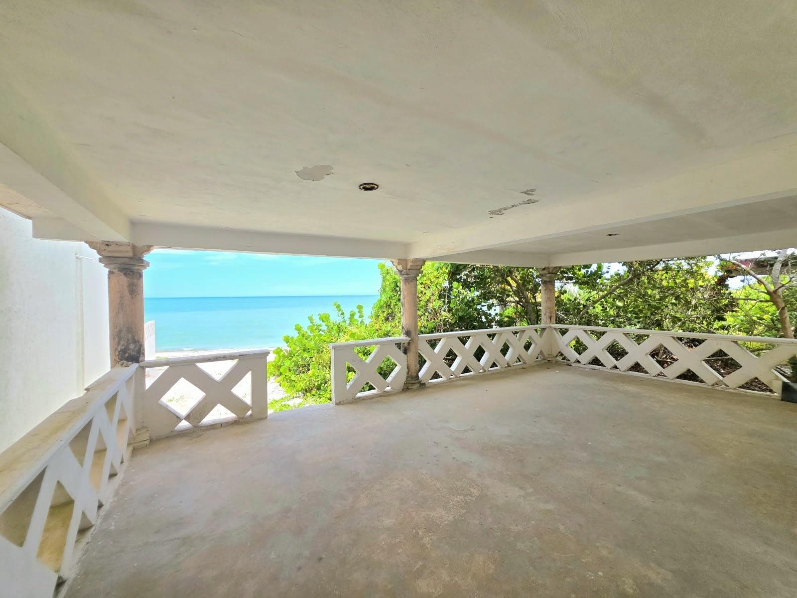 House for Sale on the BEACHFRONT in Chuburná, Yucatán