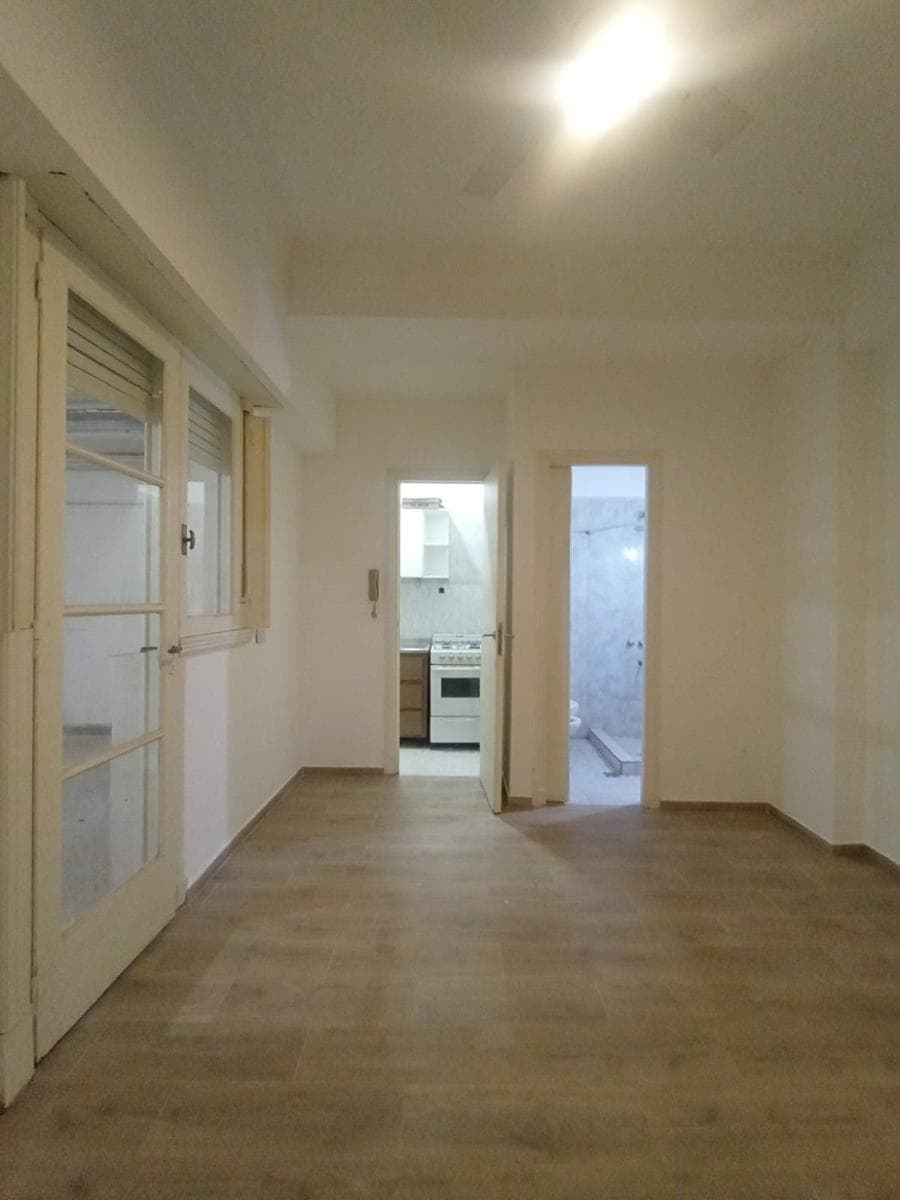2-room ground-floor apartment for rent, facing the street