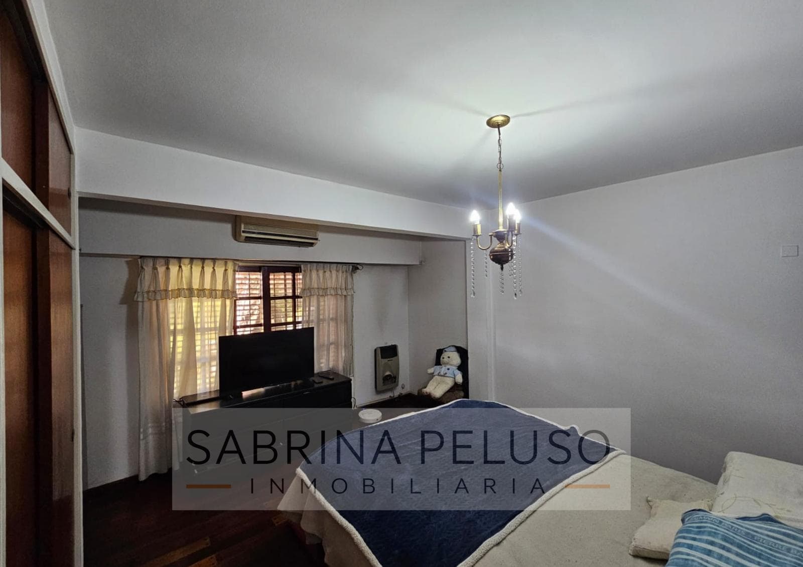 House for SALE located in downtown Moreno