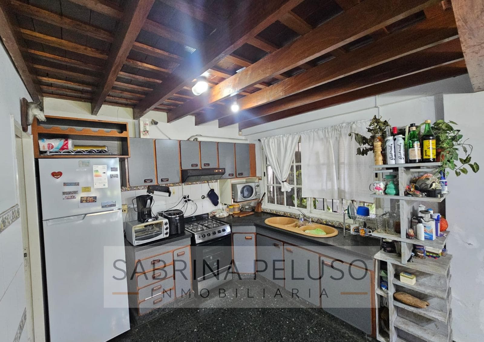House for SALE located in downtown Moreno