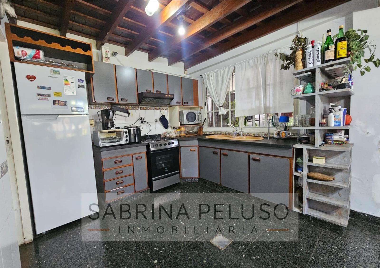 House for SALE located in downtown Moreno